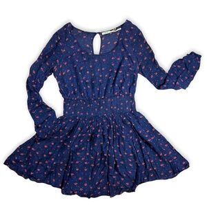 👗 UO Kimchi Blue Isabella Smocked Mini Floral Dress Navy Blue M